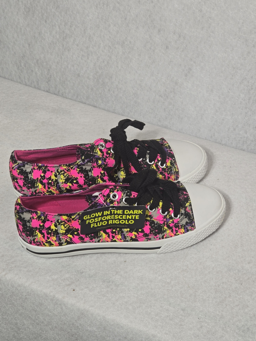 Black Canvas Sneakers with Neon Paint-Splash From Airwalk Size 8 - Picture 2 of 6